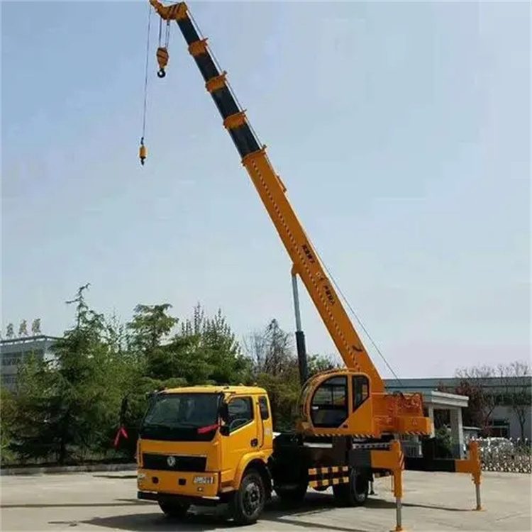 黄埔钢筋笼入孔时,由吊车采用单点起吊